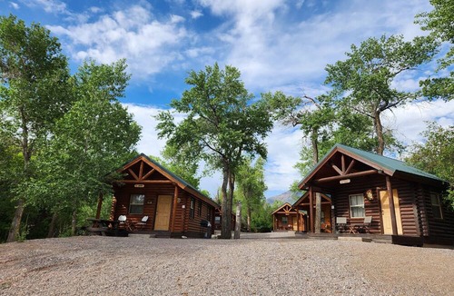 Marysvale Cabin | Cozy 2 Queen Bed Cabin with Direct Paiute Trail Access & Mountain Views