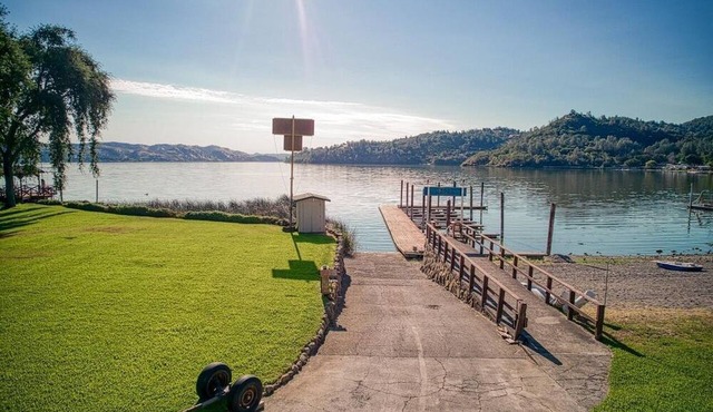 Stay on the Lake! Private Boat Launch and boat slip Three Bedroom One bathroom