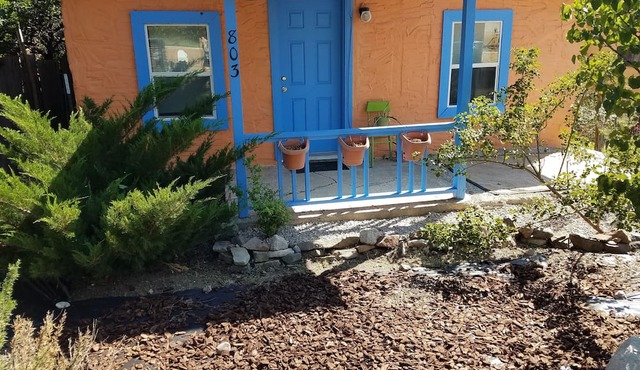 Boho bungalow in Silver City historic district. 5 minute walk to downtown & WNMU