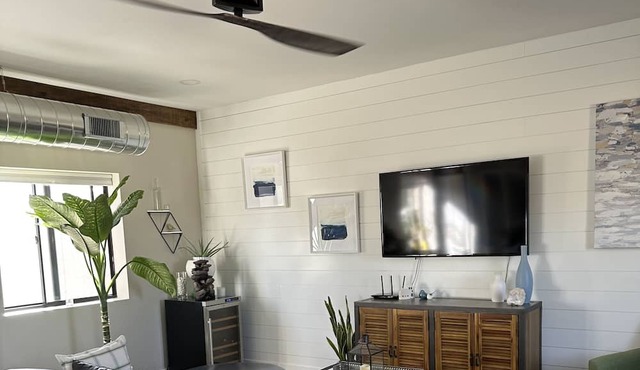 Quaint modern guest house, near all attractions.