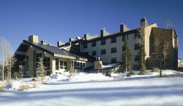 Cozy home base for your ski vacation just a 2 min walk frm Brians Head Resort.